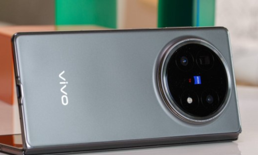 Vivo X Fold6 camera module close-up